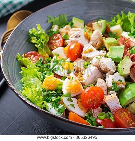 Healthy Cobb Salad With Chicken, Avocado, Bacon, Tomato, Cheese And Eggs. American Food.