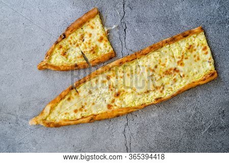 Turkish Pide With Cheese / Kasarli Pide.