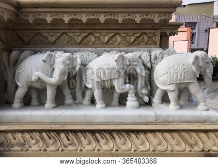 Jabalpur, Madhya Pradesh/india : November 23, 2019 - Sculpture Of An Elephant At Pisanhari Ki Madhiy