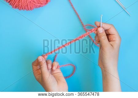 Diy Step-by-step Instructions For Children How To Crochet A Bracelet From Yarn