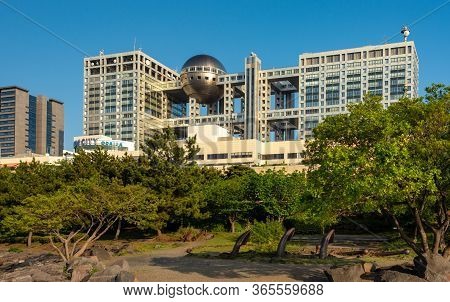 Tokyo / Japan - April 19, 2018: Aqua City Odaiba Shopping Mall And Futuristic Building Of Fuji Tv He