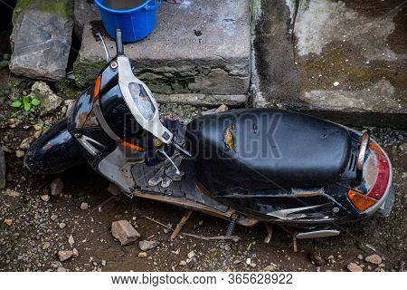 Kolhapur, Maharashtra / India- 20th September 2019;top View Of Old Black Color Scooter On Indian Str