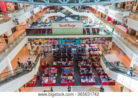 Plaza Singapura On Orchard Rd In Singapore