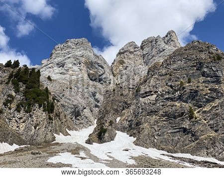 Alpine Peak Frümsel (fruemsel Oder Frumsel) In The Churfirsten Mountain Range, Between The Obertogge