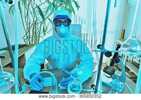 COVID-19 or SARS-CoV-2. Doctor, microbiologist, scientist in a protective suit, makes a study of coronavirus in the laboratory. Coronavirus test.