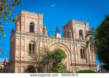 Cathedral Of La Inmaculada Concepción, In Downtown Cuenca, Unesco World Heritage Site, Ecuador, On A