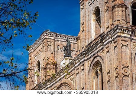 Cathedral Of La Inmaculada Concepción, In Downtown Cuenca, Unesco World Heritage Site, Ecuador, On A