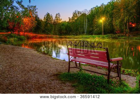 Hdr billede af efterår Park om aftenen