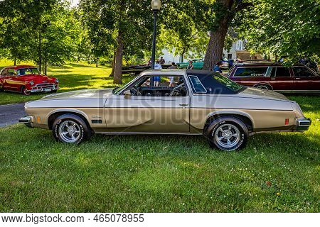 Des Moines, Ia - July 02, 2022: High Perspective Side View Of A 1974 Oldsmobile Cutlass Supreme Coup