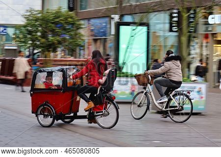 Den Haag, Netherlands - November 03 2021 : A Mother Is Seen On The Street With A Cargo Bike Transpor