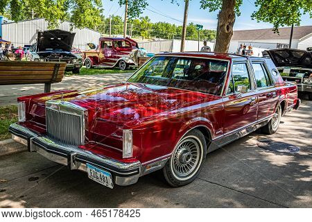 Des Moines, Ia - July 02, 2022: High Perspective Front Corner View Of A 1983 Lincoln Continental Mar