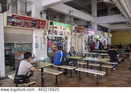 Singapore-10 Nov, 2022: Albert Centre Market And Food Centre In Singapore. It Offers Cheap And Good 
