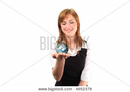 Kadın Jolding bir dünya onu elinde