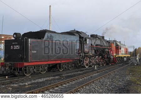 Sortavala, Russia - October 09, 2022: L-2331 Steam Locomotive And Tem18b-015 Shunting Diesel Locomot