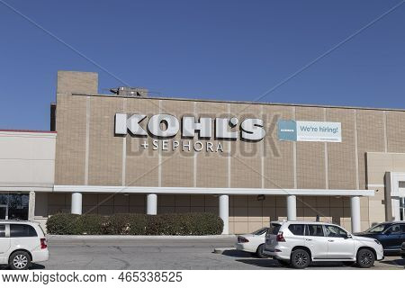 Ft. Wayne - Circa November 2022: Kohl's Retail Store Location. Kohl's Has Partnered With Cosmetics G