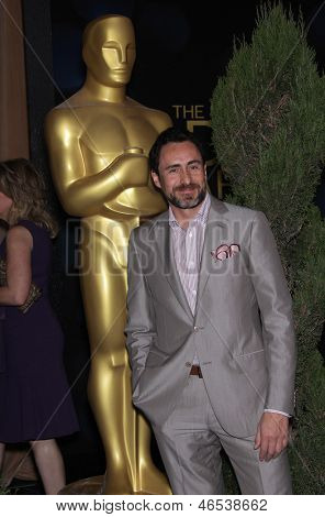 LOS ANGELES - 6 lutego: DEMIAN BICHIR przybywa do 2012 Akademia nagrody nominowany lunch w dniu 6 lutego, 2