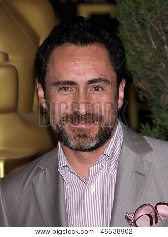 LOS ANGELES - 6 lutego: DEMIAN BICHIR przybywa do 2012 Akademia nagrody nominowany lunch w dniu 6 lutego, 2
