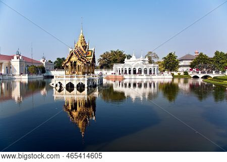 Ayutthaya, Thailand - December 24, 2009: Bang Pa-in Aisawan Thipya-art (divine Seat Of Personal Free
