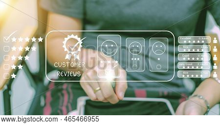 Users Rate The Service Experience In The Concept : Customer Satisfaction Survey Online Application A