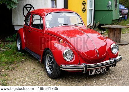 Bordeaux , Aquitaine  France - 11 06 2022 : Vw Volkswagen 1302 Old Beetle Ancient Vintage Car Retro 