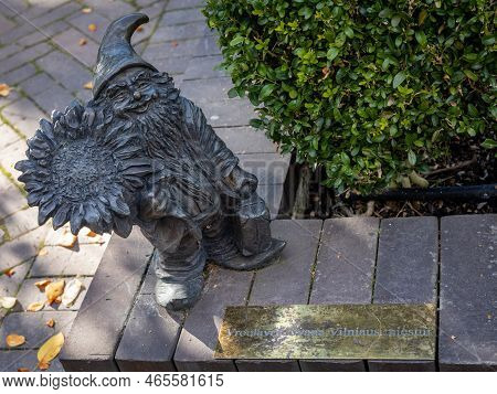 Vilnius, Lithuania - September 26, 2022: A Bronze Dwarf Zyczliwek Statue, A Gift From Polish Wroclaw