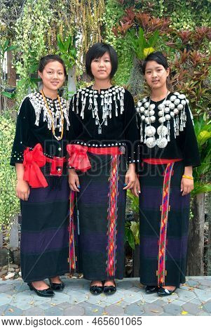 Bangkok, Thailand - January 5 , 2010 : An Unidentified    Kachin Or Jingpo Young Female In Tradition