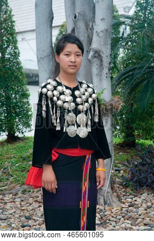 Bangkok, Thailand - January 5 , 2010 : An Unidentified    Kachin Or Jingpo Young Female In Tradition