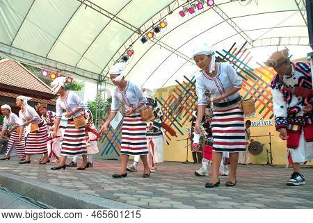 Bangkok,thailand - February 2,2010 : Group Of Unidentified Dancers Perform Traditional Classical Kac