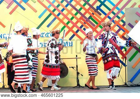 Bangkok,thailand - February 2,2010 : Group Of Unidentified Dancers Perform Traditional Classical Kac