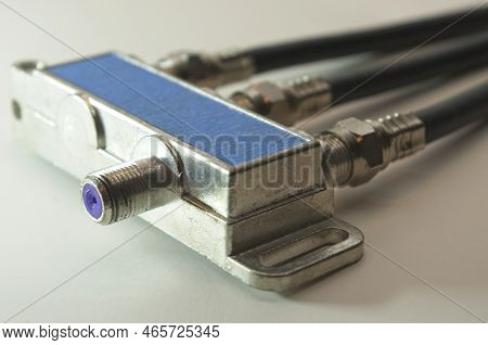 Coax Cable Splitter Block With Blue Input F Connector
