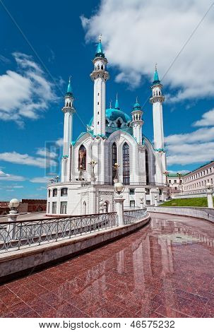 Moschea di Qol Sharif in Russia a Kazan. Colpo verticale.