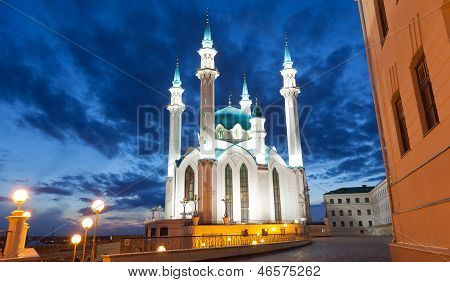 Moschea di Qol Sharif in Russia a Kazan con illuminazione notturna
