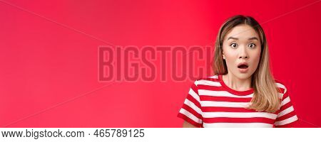 Close-up Shocked Alarmed Speechless Asian Blond Woman Drop Jaw, Gasping Impressed, Hear Shocking Stu