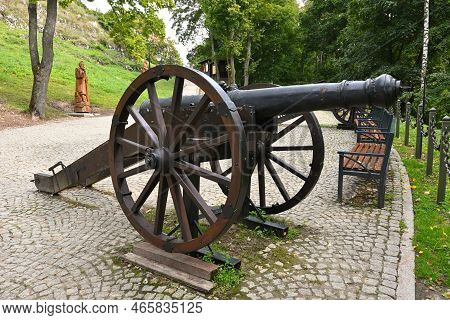 Checiny, Poland - September 14, 2022: Medieval Cannon, Checiny Castle - A Royal Castle From The Turn