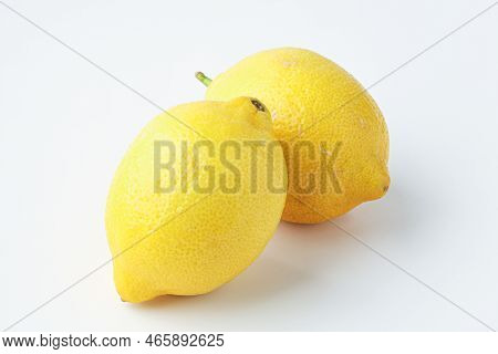 yellow lemon, lemon isolated on white background