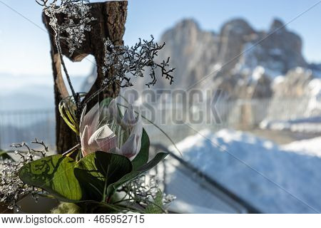 A Composition Made Of Wood With A Heart And An Artificial Flower Stands Against The Backdrop Of A Mo