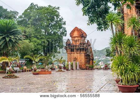Po Nagar Towers In Nha Trang
