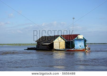 zwei Häuser des Mekong in Kambodscha