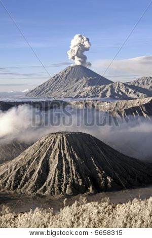 Bromo вулкан