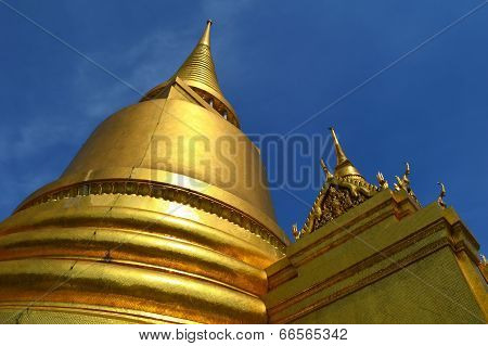 Phra Sri Rattana Chedi, Wat Phra Kaew, Thailand