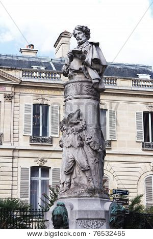 Staue of Paul Gavarni.