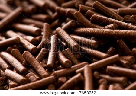 Chokolade drysser på hvid baggrund