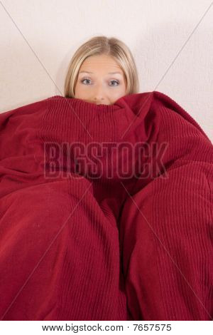 Donna in pigiama nel letto