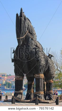 monument of Trojan horse in Chanakkale