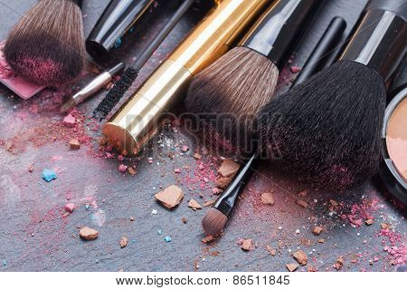 brushes on eye shadows palette