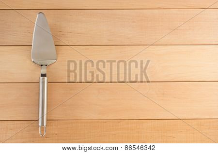cake server on wooden background