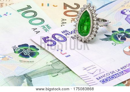 Colombian Emerald Ring and 2016 issued bills