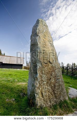 En viking sten landmark med ruiner