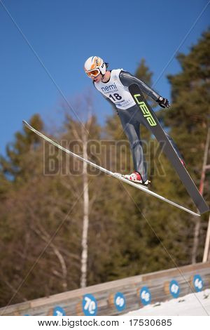 VIKERSUND, Noruega - 13 de março: CAMEROTA Eric dos EUA em FIS World Cup Nordic combinado em 13 de março,