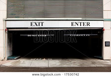 Un dettaglio concreto parcheggio, uscire ed entrare